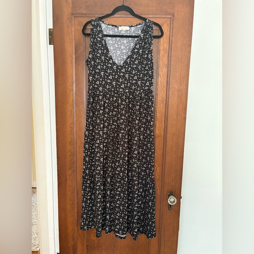 Jessica Simpson Ribbed Black and White Floral Maxi Dress